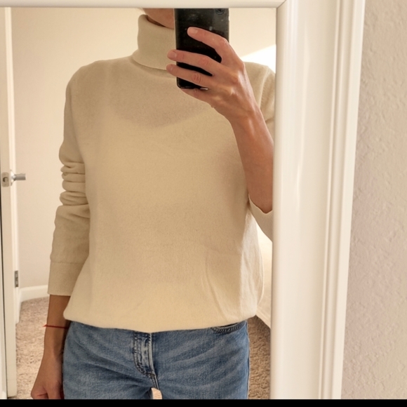 uniqlo cashmere turtleneck sweater